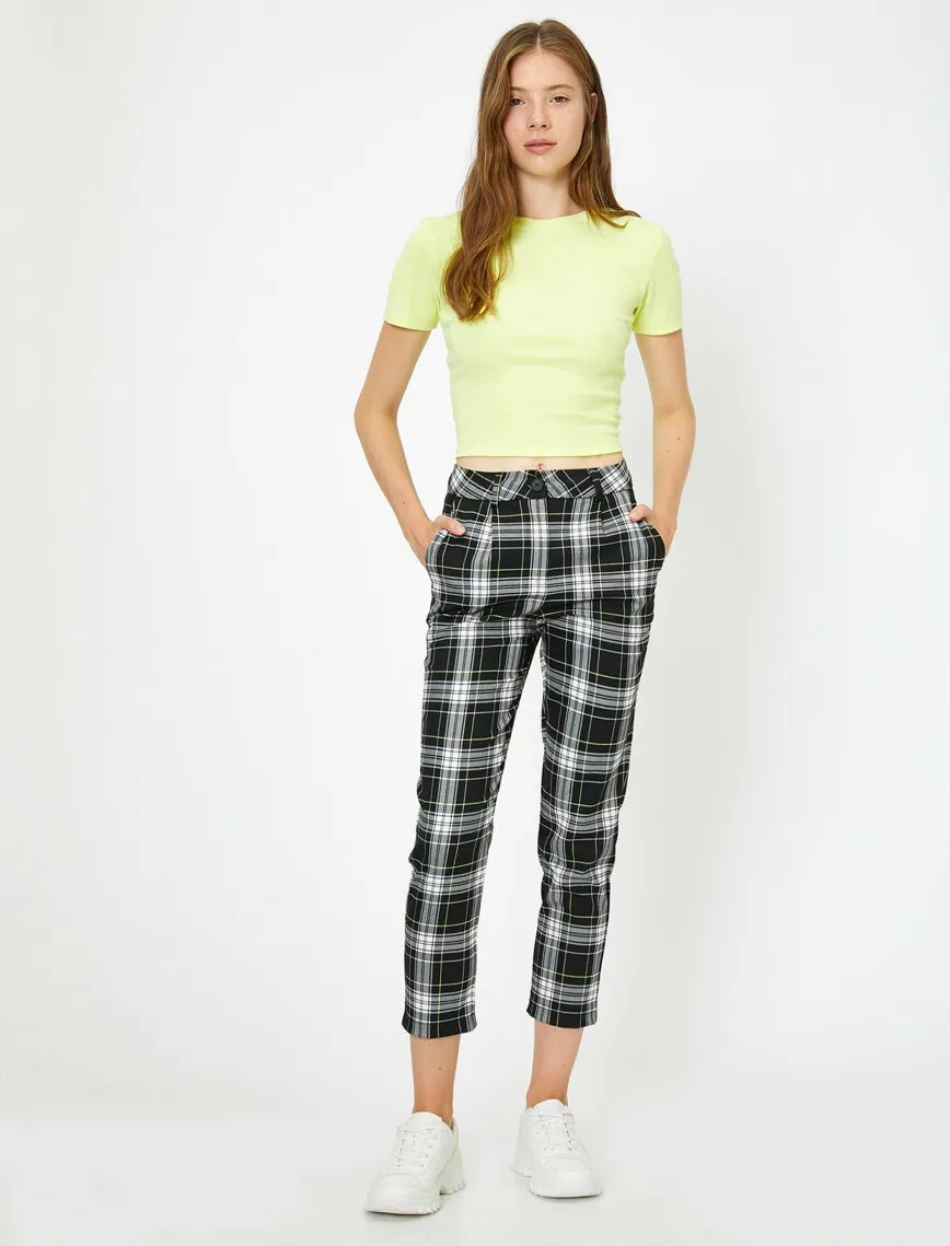 16301 Black Check Cropped Trousers