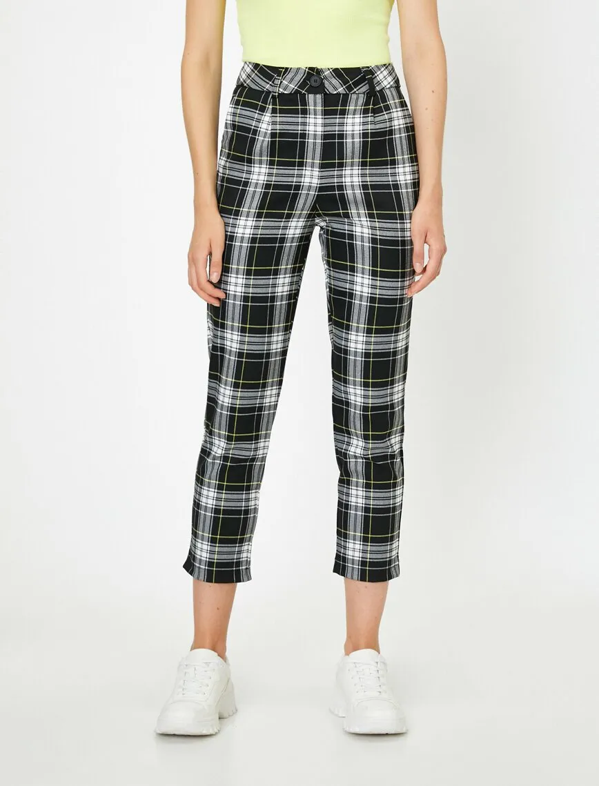 16301 Black Check Cropped Trousers