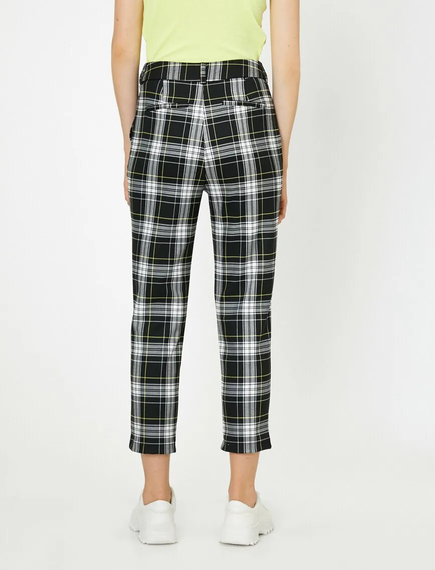 16301 Black Check Cropped Trousers