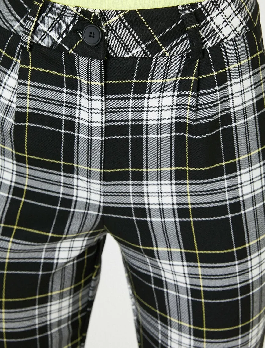 16301 Black Check Cropped Trousers