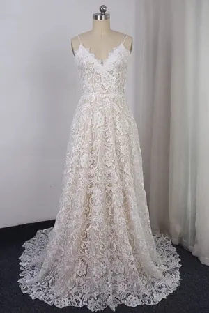 Sleeveless Spaghetti Straps V-neck Long Lace Wedding Dresses